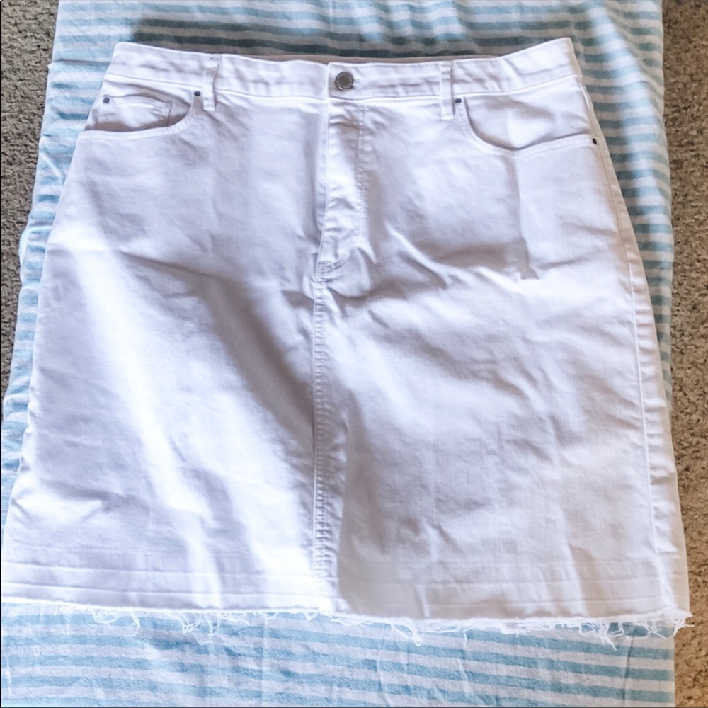 ANN TAYLOR DISTRESSED HEM WHITE DENIM SKIRT 14